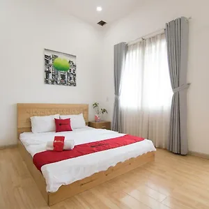 Hotel Reddoorz Near Nguyen Hue Walking Street 2 - Dorms Available ***